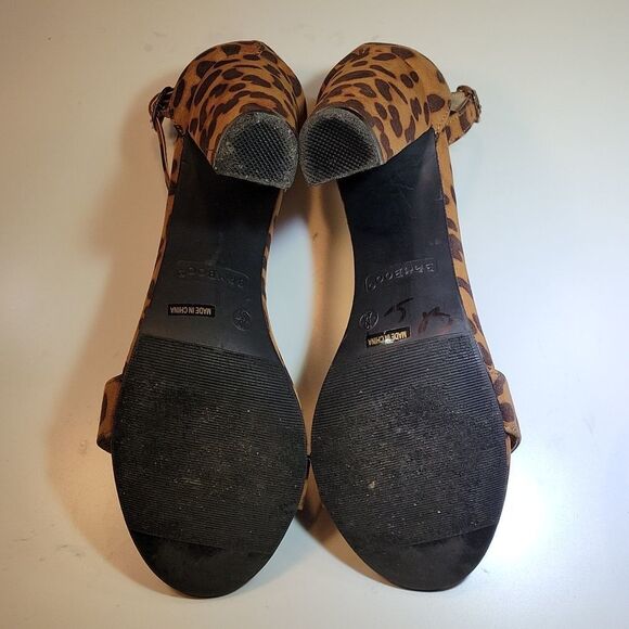 RAMPAGE BAMBOO ANIMAL PRINT DESIGN BLOCK OPEN TOE SINGLE BAND ACROSS SANDAL - Picture 14 of 16